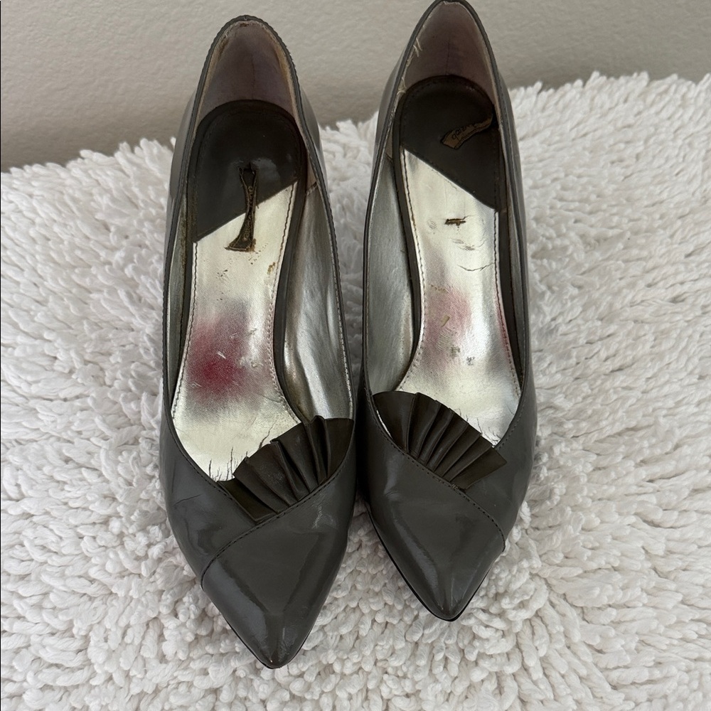Daisy Fuentes Gray Heels